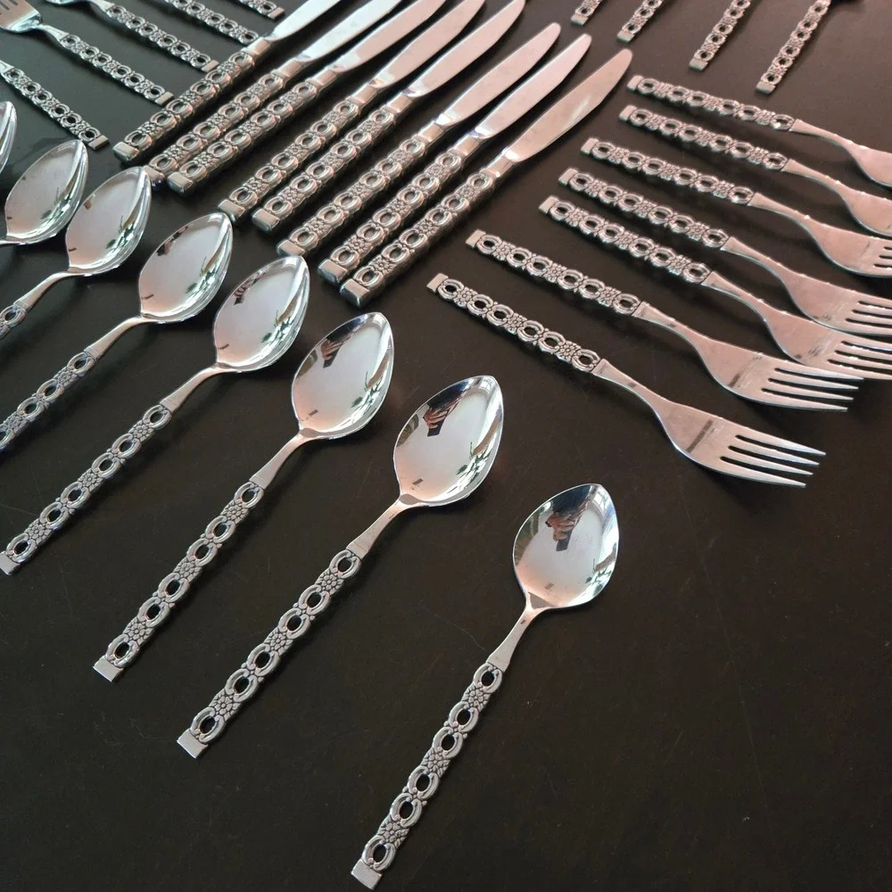 39Pc Oneida Deluxe Applique Stainless Flatware Set MCM Servings 7-8 Forks Spoons